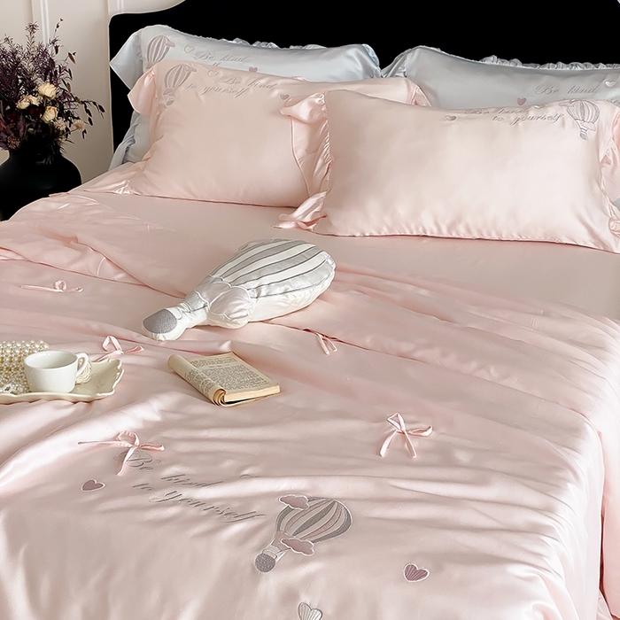 91家纺网 家纺一手货源 找家纺 MIU缪家居 2024新款100支天丝棉夏被四件套-热气球  粉