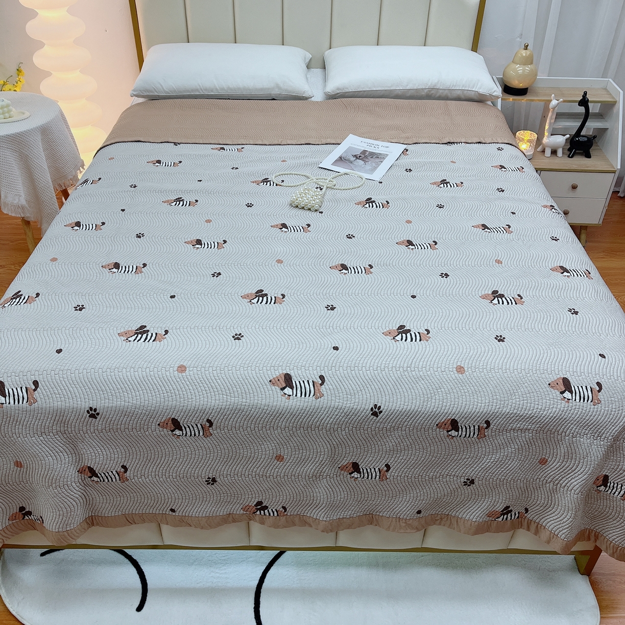 91家纺网 家纺一手货源 找家纺 暖居 2024新款莫代尔砂洗凉感双面天丝单件床盖可铺可盖骨头狗