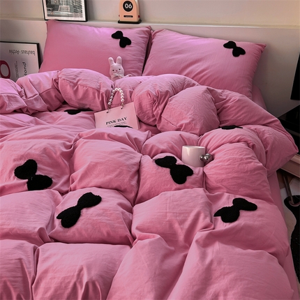 91家纺网 家纺一手货源 找家纺 （总）阿曼达 2024春夏直播新款软糯亲肤水洗m纯色毛巾绣四叶草蝴蝶结太阳花四件套