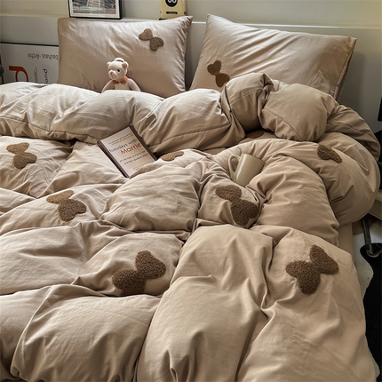 91家纺网 家纺一手货源 找家纺 （总）阿曼达 2024春夏直播新款软糯亲肤水洗m纯色毛巾绣四叶草蝴蝶结太阳花四件套