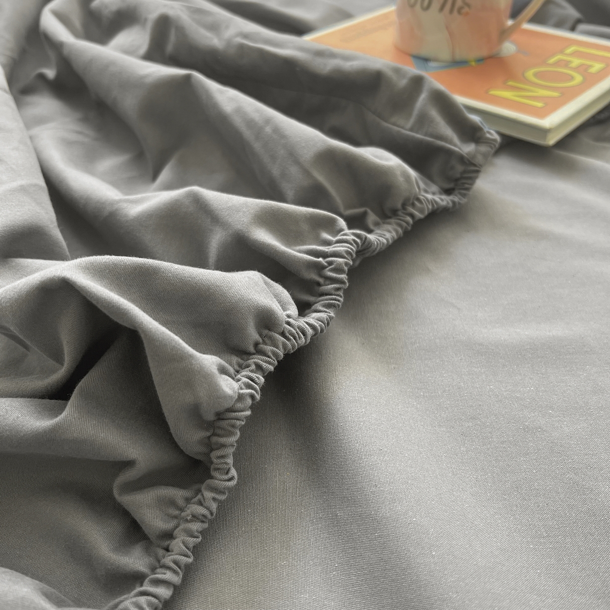 91家纺网 家纺一手货源 找家纺 米粒家纺 2024新款纯色磨毛床笠 岩石灰