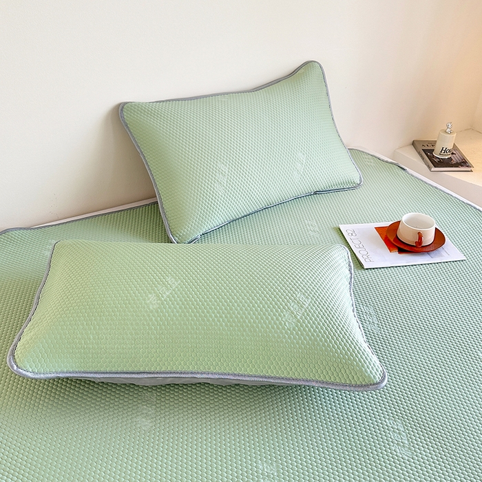 91家纺网 家纺一手货源 找家纺 凉百百 2024春夏新款冰豆豆凉感冰豆豆小米粒席空调席 牛油果绿