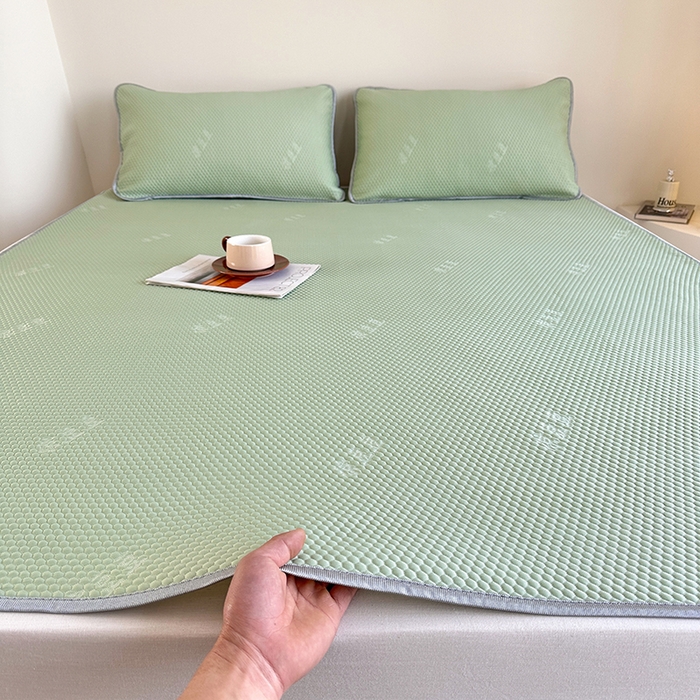 91家纺网 家纺一手货源 找家纺 凉百百 2024春夏新款冰豆豆凉感冰豆豆小米粒席空调席 牛油果绿