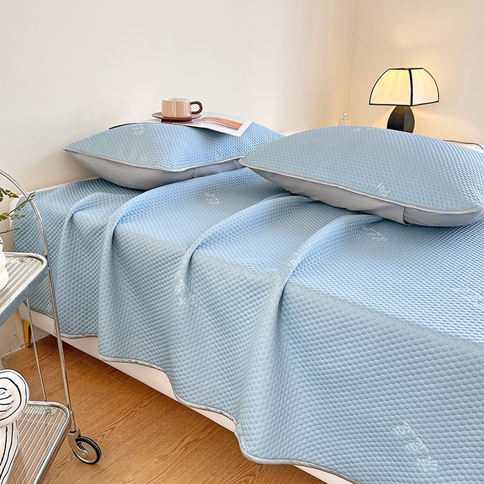 91家纺网 家纺一手货源 找家纺 凉百百 2024春夏新款冰豆豆凉感冰豆豆小米粒席空调席 天空蓝