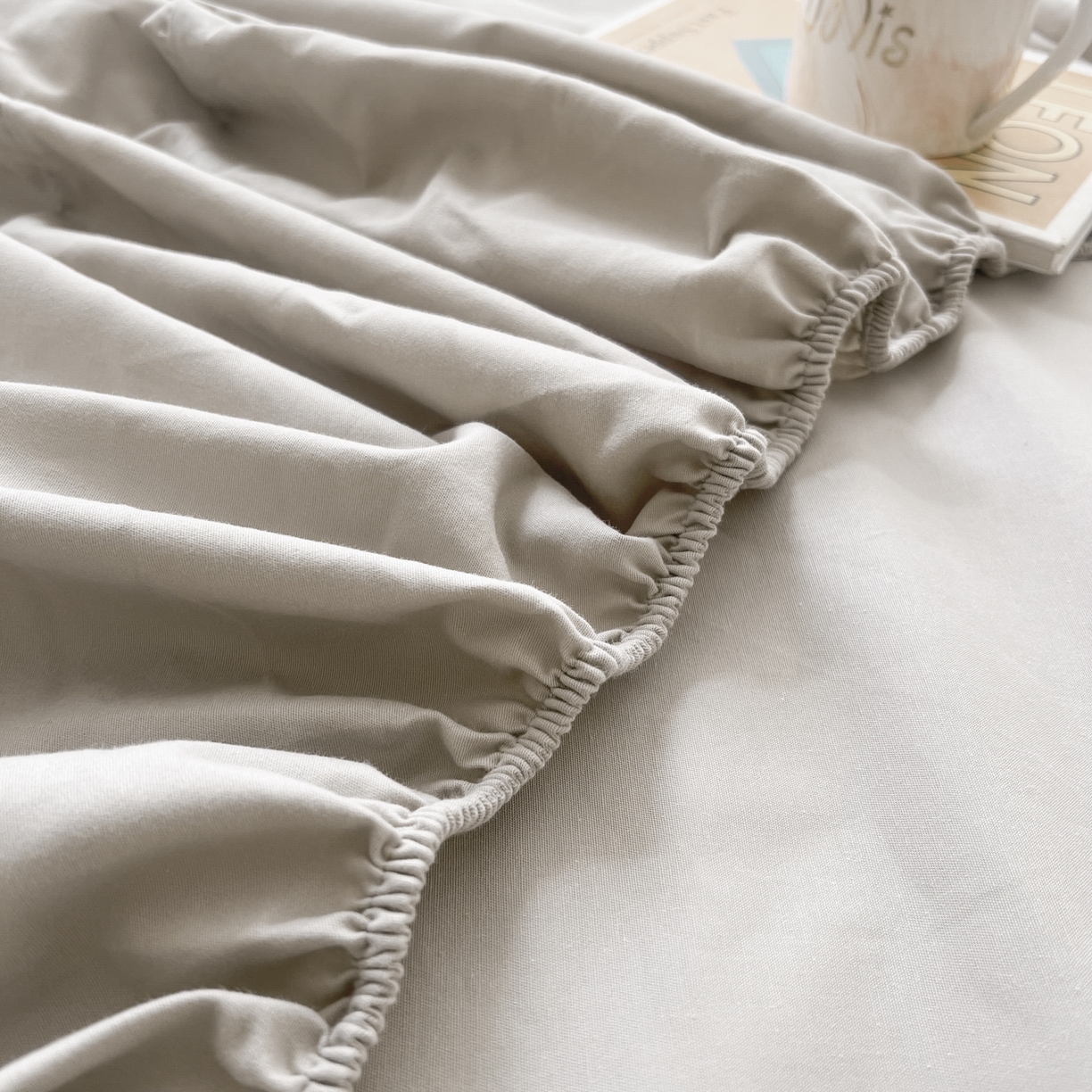 91家纺网 家纺一手货源 找家纺 米粒家纺 2024新款纯色磨毛床笠 大麦灰