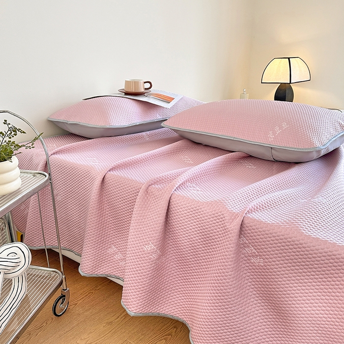 91家纺网 家纺一手货源 找家纺 凉百百 2024春夏新款冰豆豆凉感冰豆豆小米粒席空调席 少女粉