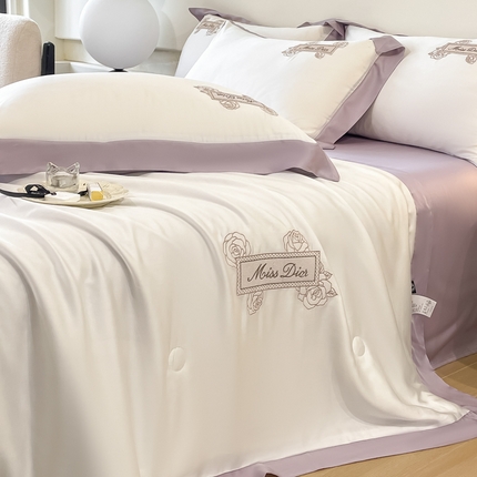 91家纺网 家纺一手货源 找家纺 （总）绘萱 2025热款绣花水洗天丝夏被四件套水洗真丝夏被冰丝夏凉被空调被-丹妮