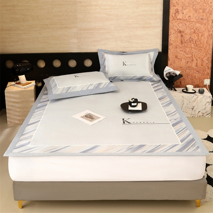 91家纺网 家纺一手货源 找家纺 （总）橘滋 2024新款轻奢简约法式数码印花冰丝凉席-场景二