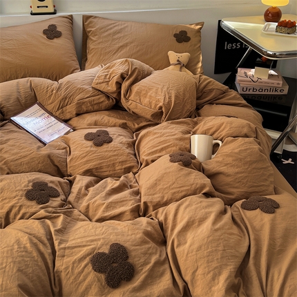 91家纺网 家纺一手货源 找家纺 （总）阿曼达 2024春夏直播新款软糯亲肤水洗m纯色毛巾绣四叶草蝴蝶结太阳花四件套