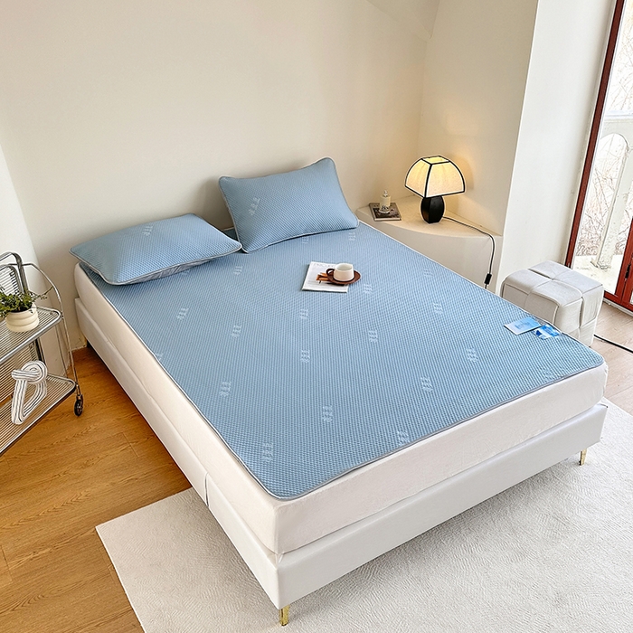 91家纺网 家纺一手货源 找家纺 凉百百 2024春夏新款冰豆豆凉感冰豆豆小米粒席空调席 天空蓝