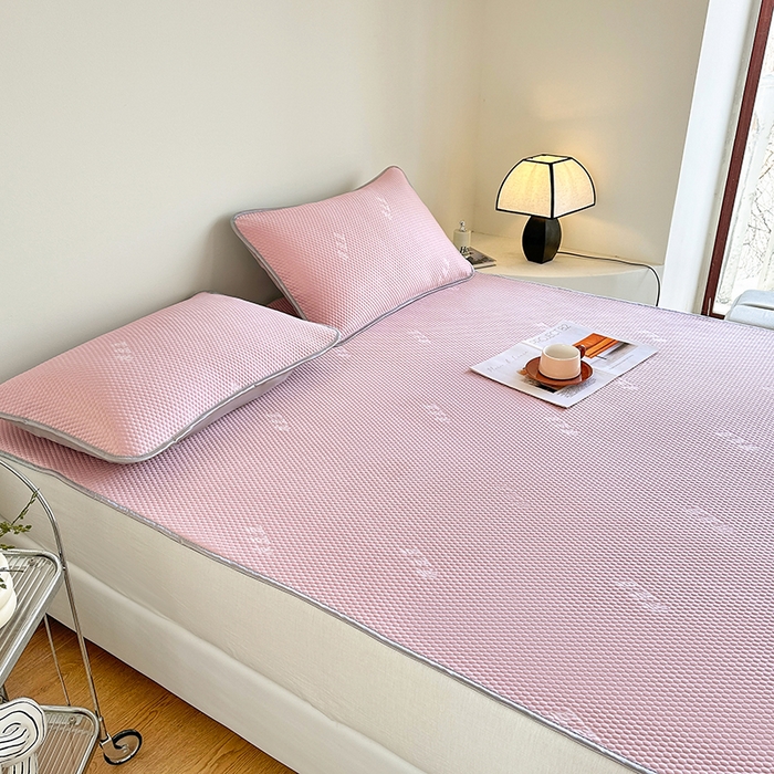 91家纺网 家纺一手货源 找家纺 凉百百 2024春夏新款冰豆豆凉感冰豆豆小米粒席空调席 少女粉