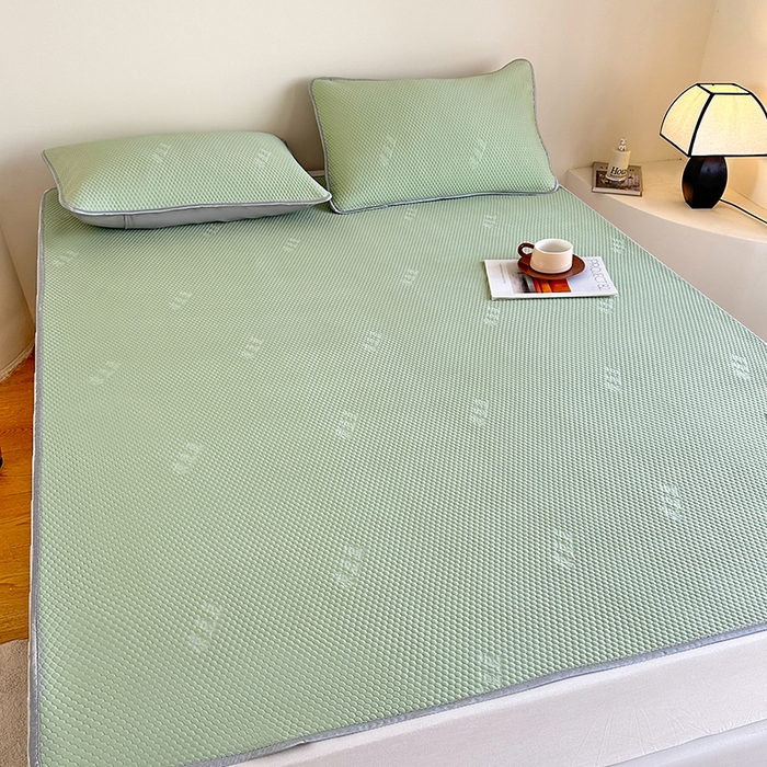 91家纺网 家纺一手货源 找家纺 凉百百 2024春夏新款冰豆豆凉感冰豆豆小米粒席空调席 牛油果绿