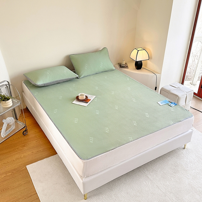 91家纺网 家纺一手货源 找家纺 凉百百 2024春夏新款冰豆豆凉感冰豆豆小米粒席空调席 牛油果绿