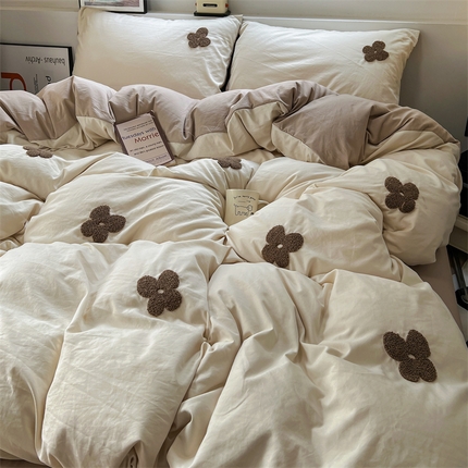 91家纺网 家纺一手货源 找家纺 （总）阿曼达 2024春夏直播新款软糯亲肤水洗m纯色毛巾绣四叶草蝴蝶结太阳花四件套