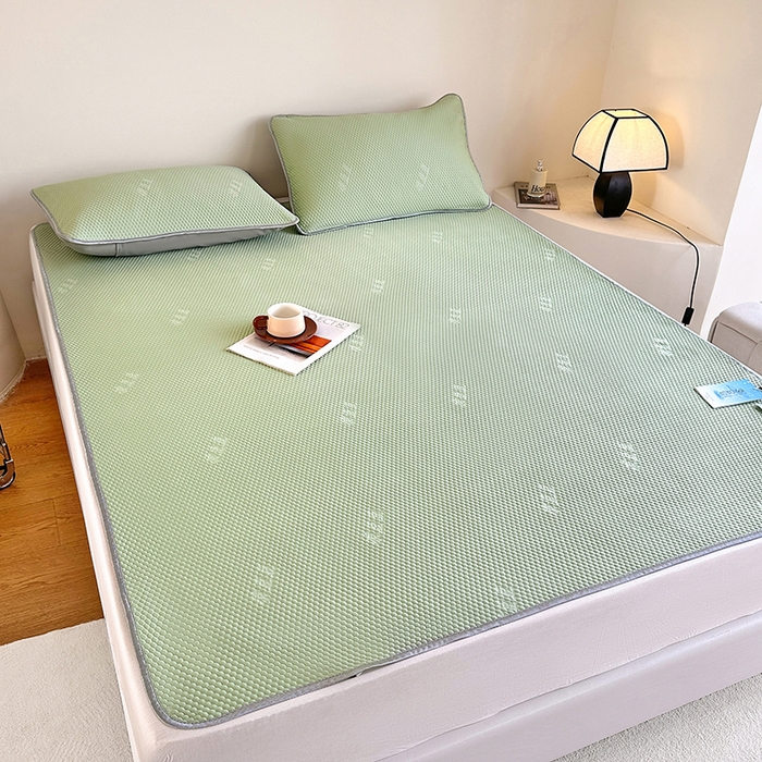 91家纺网 家纺一手货源 找家纺 凉百百 2024春夏新款冰豆豆凉感冰豆豆小米粒席空调席 牛油果绿