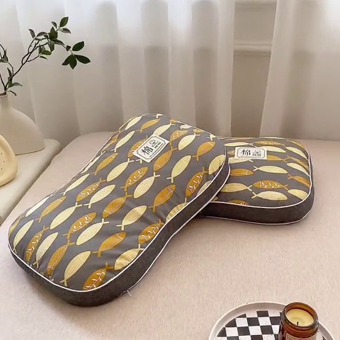 91家纺网 家纺一手货源 找家纺 梦叶草 2024新款全棉水洗印花荞麦枕芯纯荞麦枕头 水洗印花荞麦枕-小鱼