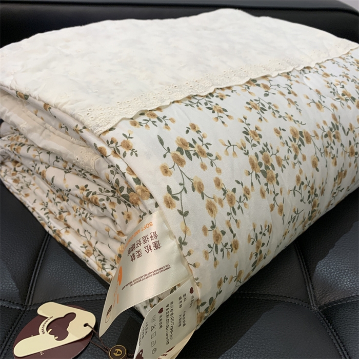 91家纺网 家纺一手货源 找家纺 奈萝家纺  2024新款法式花边款针织夏被春秋被可机洗 花黛织梦