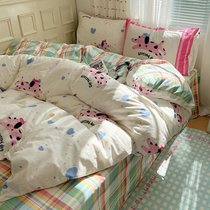 91家纺网 家纺一手货源 找家纺 （总）六巷胡同 2024新款INS元气减龄混搭大版枕套版卡通四件套