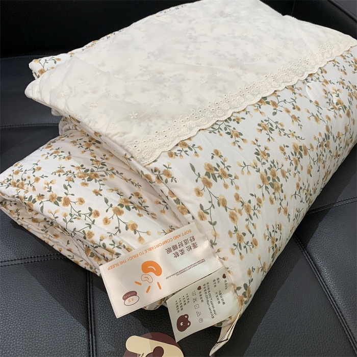 91家纺网 家纺一手货源 找家纺 奈萝家纺  2024新款法式花边款针织夏被春秋被可机洗 花黛织梦