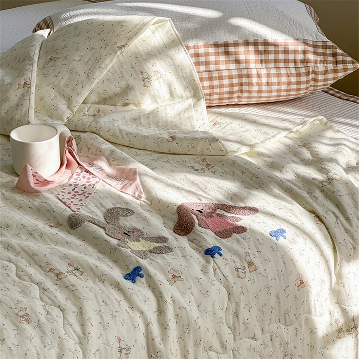 91家纺网 家纺一手货源 找家纺 洋铭区（原狠狠爱） 2024新款双层纱毛巾绣夏被 耳朵兔兔
