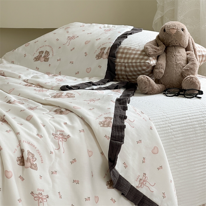 91家纺网 家纺一手货源 找家纺 洋铭区（原狠狠爱） 2024新款皱皱花边全棉夏被 甜心熊