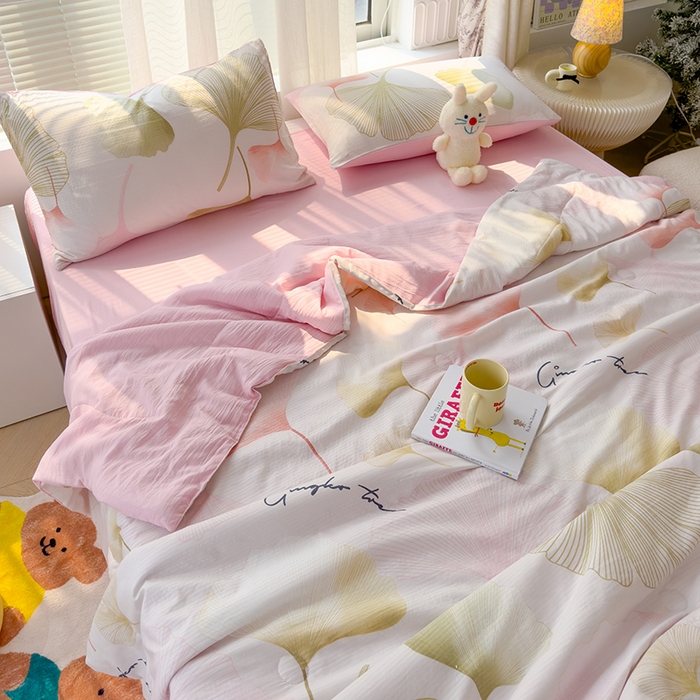 91家纺网 家纺一手货源 找家纺 慕尚家纺 2025新款亲肤泡泡棉卡通印花夏被单品夏被四件套 银杏叶