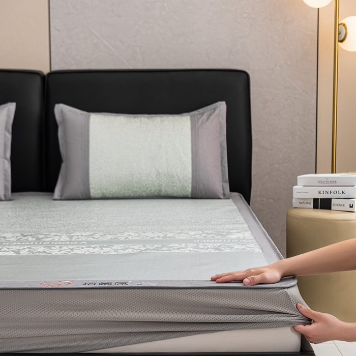 91家纺网 家纺一手货源 找家纺 爱宝被业 2025新款法式冰丝提花刺绣凉席 花漾 床笠款