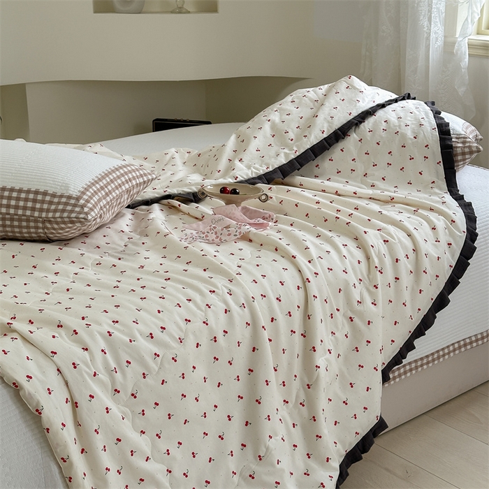 91家纺网 家纺一手货源 找家纺 洋铭区（原狠狠爱） 2024新款皱皱花边全棉夏被 樱桃玛瑙