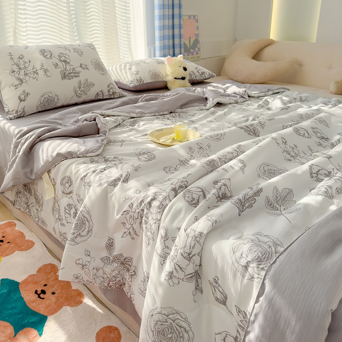 91家纺网 家纺一手货源 找家纺 慕尚家纺 2025新款亲肤泡泡棉卡通印花夏被单品夏被四件套 玫瑰花园