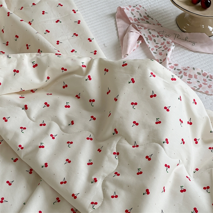 91家纺网 家纺一手货源 找家纺 洋铭区（原狠狠爱） 2024新款皱皱花边全棉夏被 樱桃玛瑙