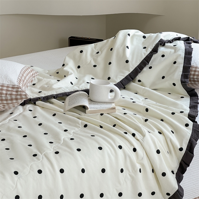 91家纺网 家纺一手货源 找家纺 洋铭区（原狠狠爱） 2024新款皱皱花边全棉夏被 黑色圆点