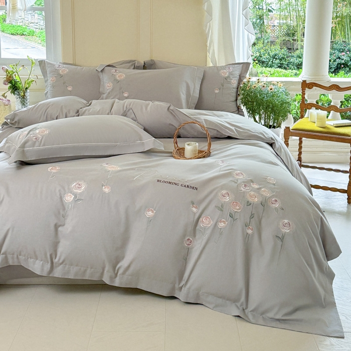 91家纺网 家纺一手货源 找家纺 红番天家居馆 2025新款长绒棉全棉刺绣四件套-玫瑰之城 玫瑰之城-布拉斯灰