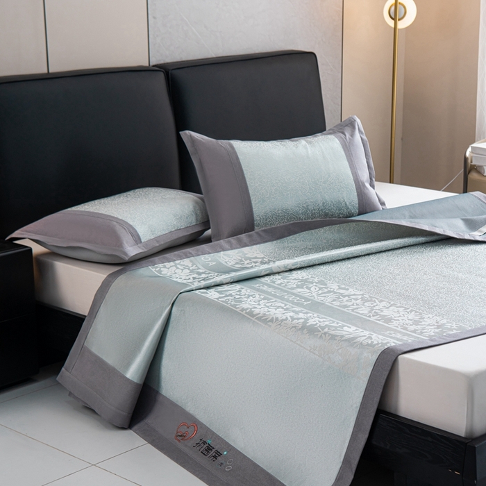 91家纺网 家纺一手货源 找家纺 爱宝被业 2025新款法式冰丝提花刺绣凉席 花漾 床单款