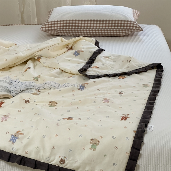 91家纺网 家纺一手货源 找家纺 洋铭区（原狠狠爱） 2024新款皱皱花边全棉夏被 小熊兔兔