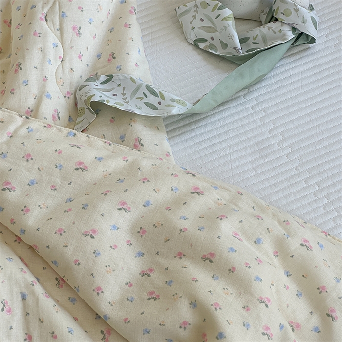 91家纺网 家纺一手货源 找家纺 洋铭区（原狠狠爱） 2024新款双层纱毛巾绣夏被 草莓可可