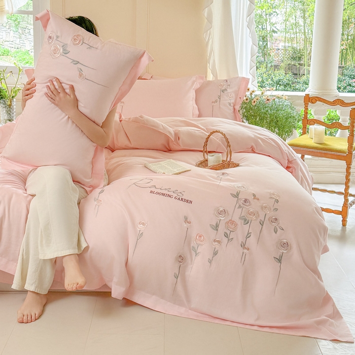 91家纺网 家纺一手货源 找家纺 红番天家居馆 2025新款长绒棉全棉刺绣四件套-玫瑰之城 玫瑰之城-初恋粉