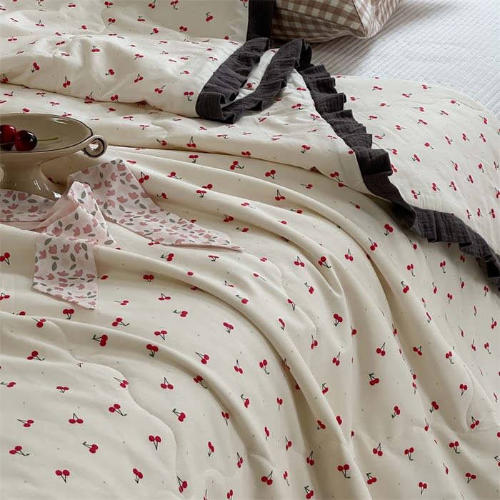 91家纺网 家纺一手货源 找家纺 洋铭区（原狠狠爱） 2024新款皱皱花边全棉夏被 樱桃玛瑙