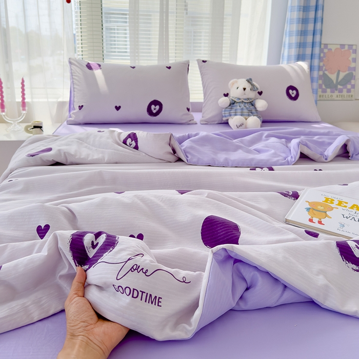 91家纺网 家纺一手货源 找家纺 慕尚家纺 2025新款亲肤泡泡棉卡通印花夏被单品夏被四件套 怦然心动