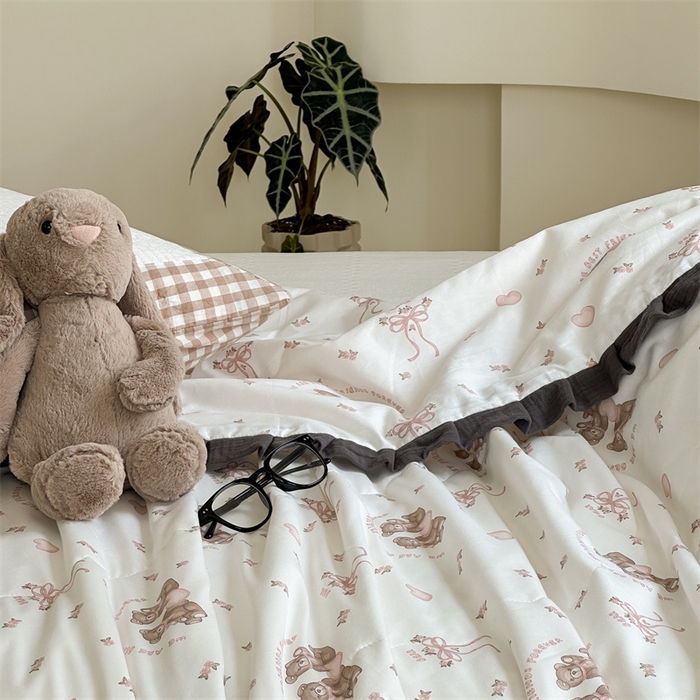 91家纺网 家纺一手货源 找家纺 洋铭区（原狠狠爱） 2024新款皱皱花边全棉夏被 甜心熊