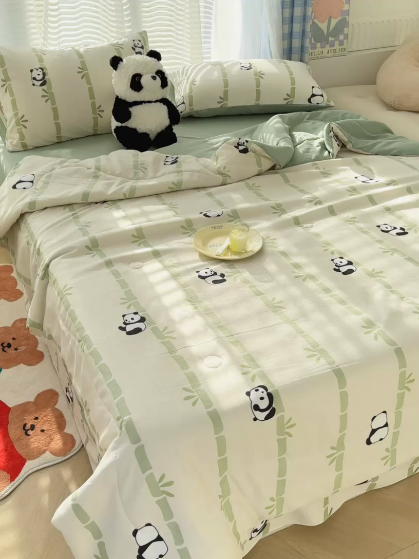 91家纺网 家纺一手货源 找家纺 慕尚家纺 2025新款亲肤泡泡棉卡通印花夏被单品夏被四件套 熊猫