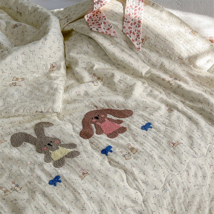 91家纺网 家纺一手货源 找家纺 洋铭区（原狠狠爱） 2024新款双层纱毛巾绣夏被 耳朵兔兔