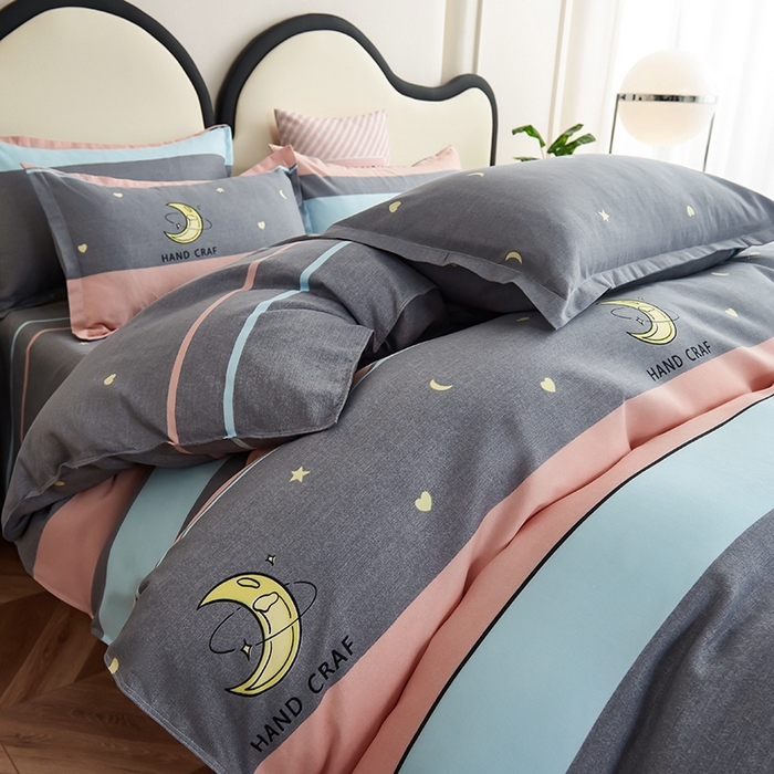 91家纺网 家纺一手货源 找家纺 鑫缘2025直播爆款印花植物羊绒加厚磨毛四件套1.2米学生三件套 环球之旅