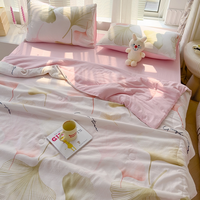 91家纺网 家纺一手货源 找家纺 慕尚家纺 2025新款亲肤泡泡棉卡通印花夏被单品夏被四件套 银杏叶