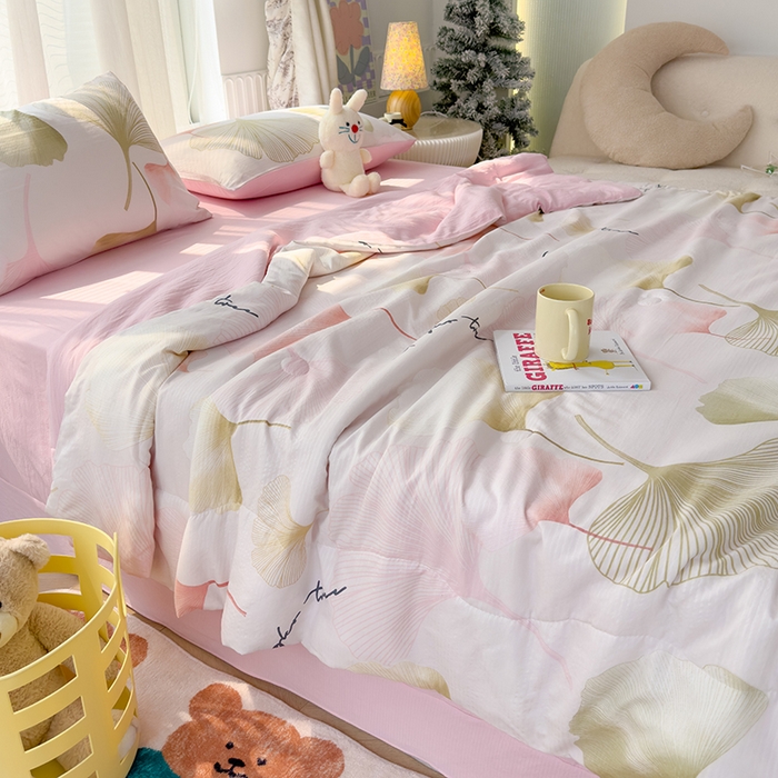 91家纺网 家纺一手货源 找家纺 慕尚家纺 2025新款亲肤泡泡棉卡通印花夏被单品夏被四件套 银杏叶