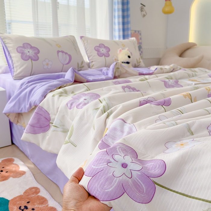 91家纺网 家纺一手货源 找家纺 慕尚家纺 2025新款亲肤泡泡棉卡通印花夏被单品夏被四件套 秋水伊人