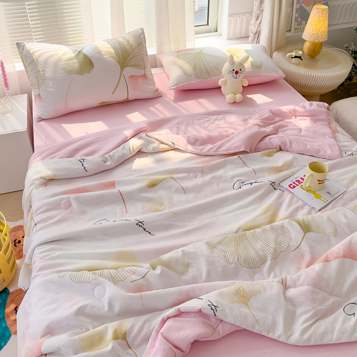 91家纺网 家纺一手货源 找家纺 慕尚家纺 2025新款亲肤泡泡棉卡通印花夏被单品夏被四件套 银杏叶