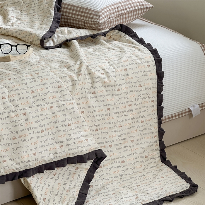 91家纺网 家纺一手货源 找家纺 洋铭区（原狠狠爱） 2024新款皱皱花边全棉夏被 字母熊