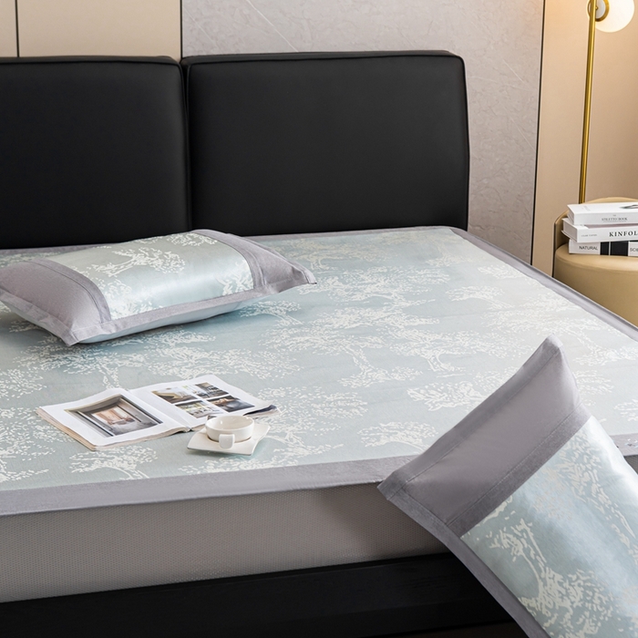 91家纺网 家纺一手货源 找家纺 爱宝被业 2025新款法式冰丝提花刺绣凉席 密林 床笠款