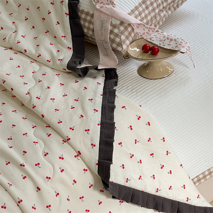 91家纺网 家纺一手货源 找家纺 洋铭区（原狠狠爱） 2024新款皱皱花边全棉夏被 樱桃玛瑙