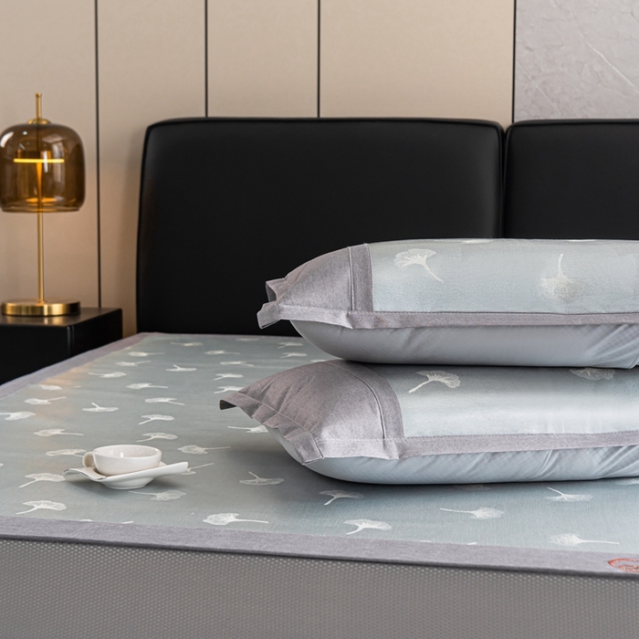 91家纺网 家纺一手货源 找家纺 爱宝被业 2025新款法式冰丝提花刺绣凉席 银杏 床笠款